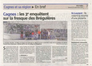 Les élèves de 3e du collège des Bréguières de Cagne-sur-Mer devant les deux mosaïques de Baron-Renouard.